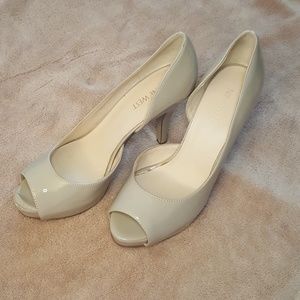 Sz. 8 Nine West Peep Toe Pump Heels
